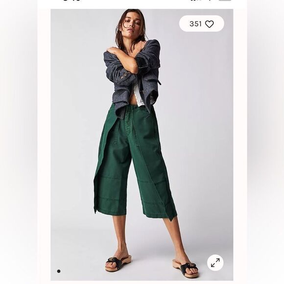 Free People Pants - Free People size 6 Keep Calling Crop Pants in White not GREEN